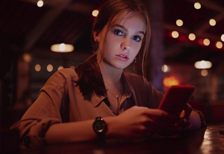 How a woman's side glance took the internet by storm 7 trending image 1